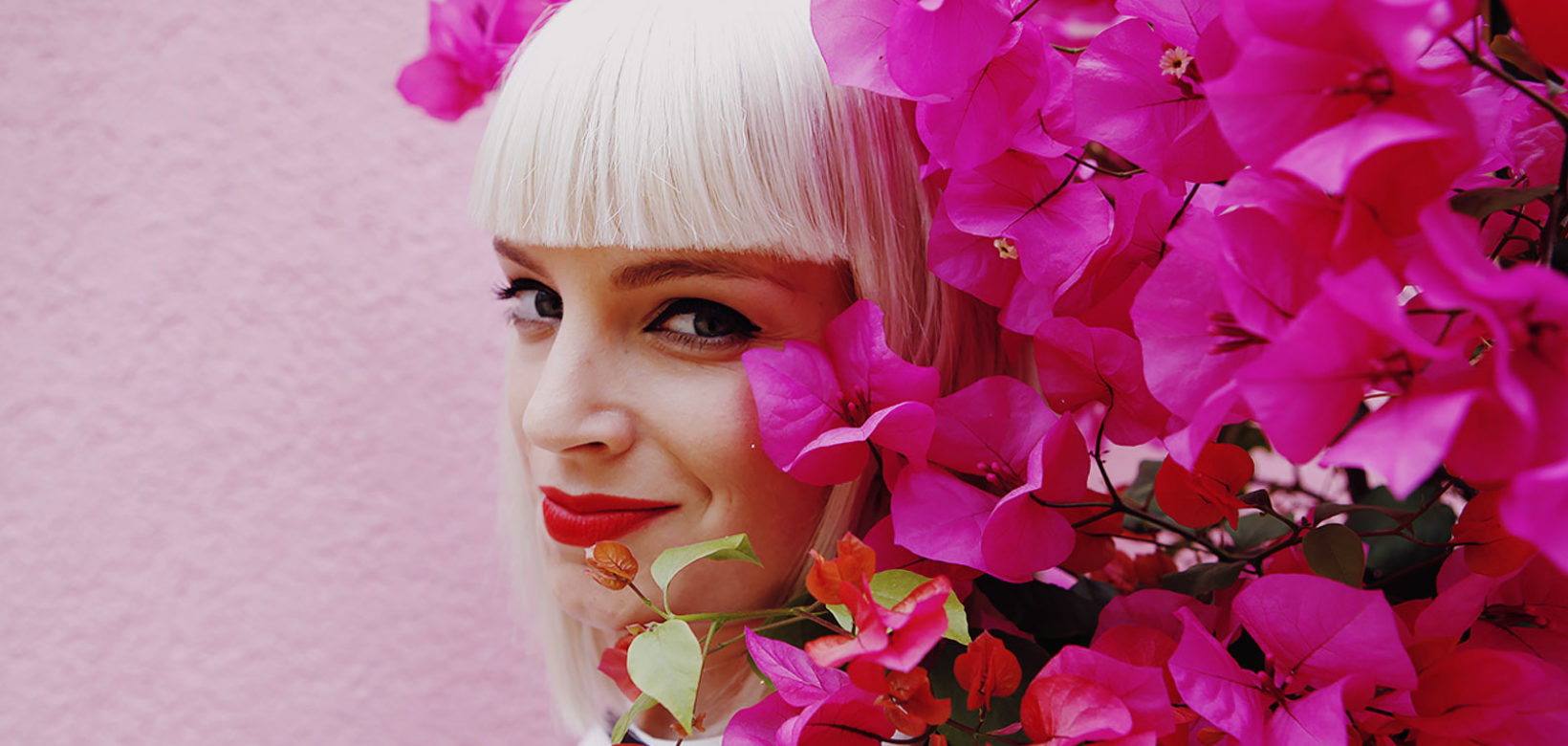camu-selfie-flowers-in-the-hair